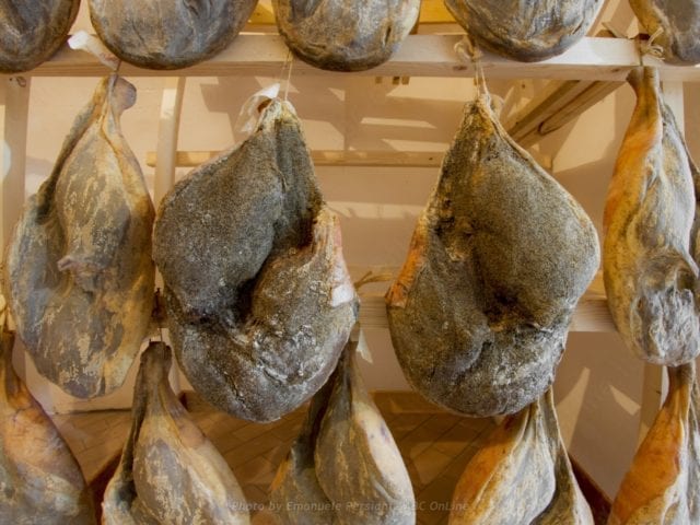 Prosciutto crudo: Il re dei salumi per i tuoi panini gourmet